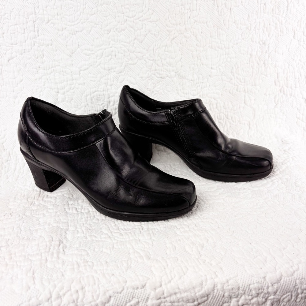 Clarks Bendables Ankle Booties Black Leather Side Zip Comfort Shoes size 8